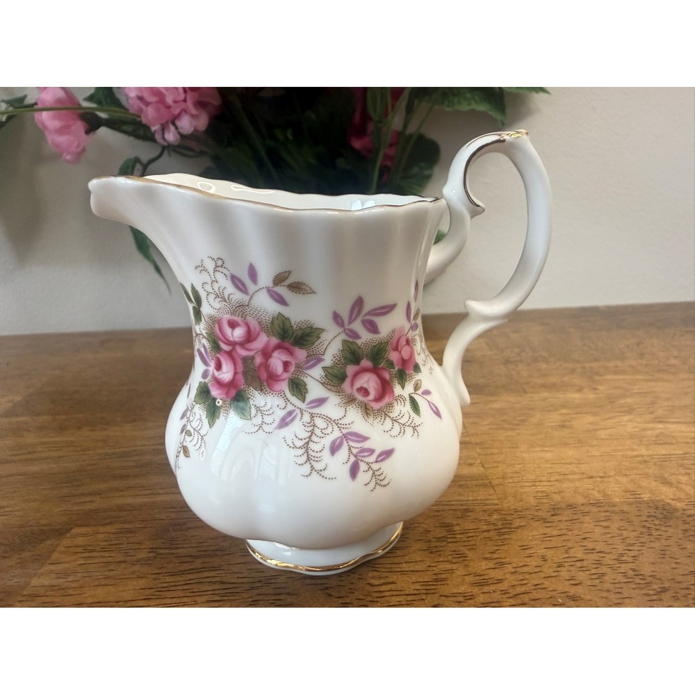 Royal Albert Lavender Rose Creamer Bone China England Vintage Tea‎ Party